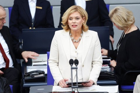 Julia Klöckner in ihrer ersten Rede als Bundestagspräsidentin.