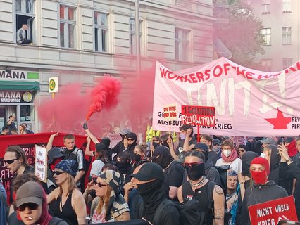 Die Demo erreicht gegen 20 Uhr wieder den Hermannplatz. 