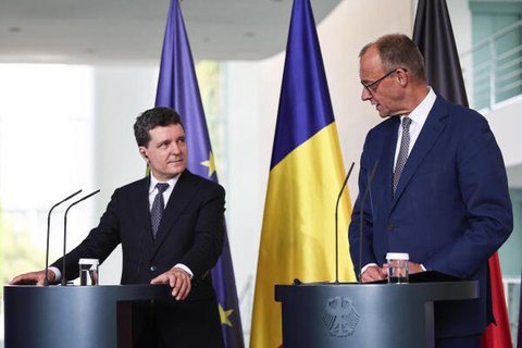 Bundeskanzler Friedrich Merz (CDU) und der rumänische Präsident Nicușor Dan sprechen auf einer Pressekonferenz im Bundeskanzleramt.