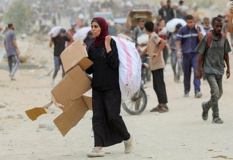 Palästinenserin in der Nähe einer Verteilstelle für Hilfsgüter im Gazastreifen.