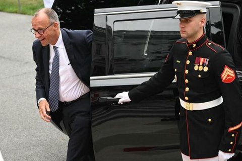 Der Bundeskanzler kommt vor dem Weißen Haus an.