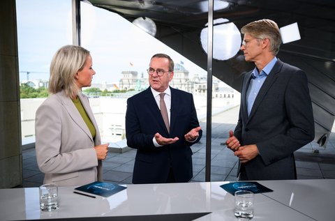 Boris Pistorius bei der Aufzeichnung eines ProSieben/Sat.1-Sommerinterviews am 4.9. in Berlin.