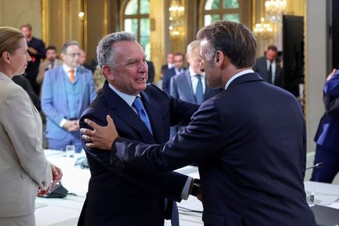 Steve Witkoff (hier mit Macron) war ebenfalls beim Treffen der Koalition der Willigen in Paris anwesend.