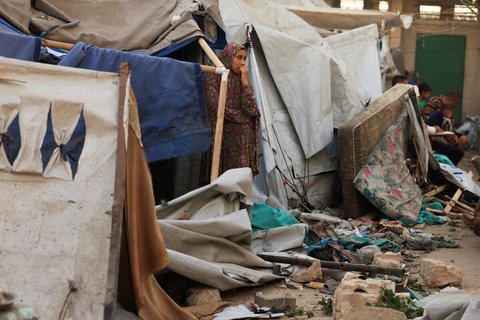 Palästinenserin in einem Zeltlager in Gaza-Stadt.