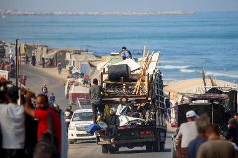 Palästinensische Familien auf der Flucht in den südlichen Gazastreifen.