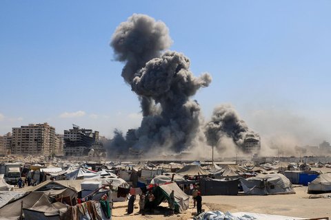 Israelischer Raketeneinschlag in einem Wohgebiet von Gaza-Stadt.