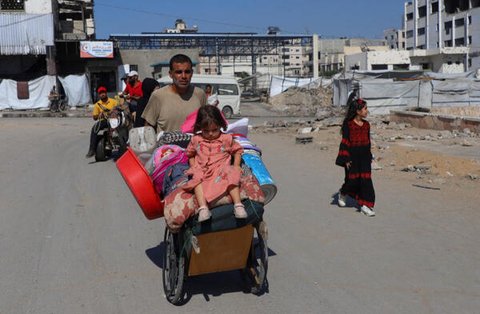 Vertriebene Palästinenser fliehen während einer israelischen Militäroperation, nachdem israelische Streitkräfte die Einwohner von Gaza-Stadt aufgefordert hatten, in den Süden zu evakuieren, in Gaza-Stadt, 16. September 2025. 