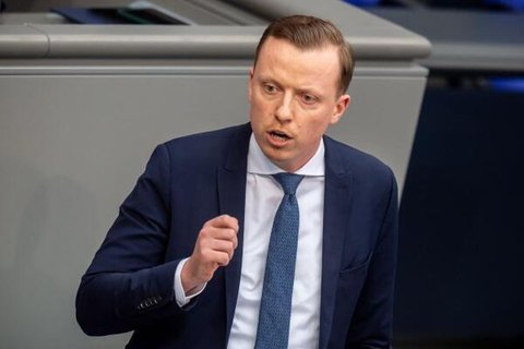 Adis Ahmetovic (SPD), spricht im Bundestag (Archivbild).