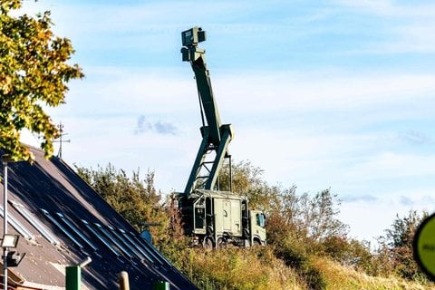 Eine Radaranlage auf dem dänischen Militärgelände von Amager.