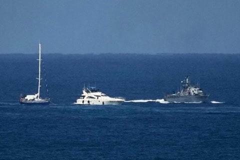 Israelische Marineschiffe eskortieren Boote der zivilen Gaza-Flottille Sumud am 2. Oktober in Richtung des Hafens von Aschdod.