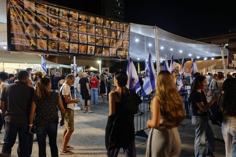 Gedenkfeier für die Geiseln am 7. Oktober in Tel Aviv