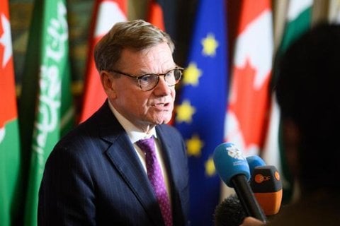 Johann Wadephul (CDU), Außenminister, äußert sich vor dem Treffen zur Umsetzung des US-Friedensplans zur Beendigung des Krieges in Gaza im französischen Außenministerium gegenüber Medienvertretern.