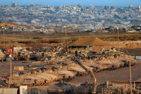 Israelische Panzer an der Grenze zum Gazastreifen.