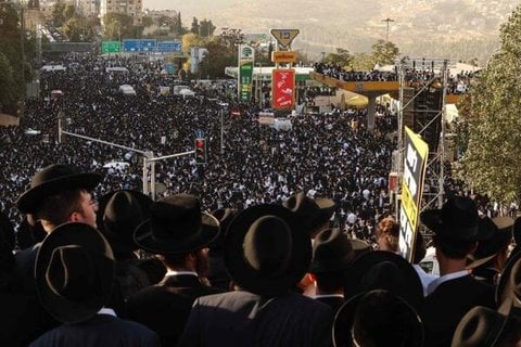 Ultraorthodoxe jüdische Männer protestieren am 30. Oktober 2025 in Jerusalem gegen die Wehrpflicht in der israelischen Armee.