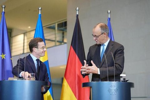 Bundeskanzler Friedrich Merz (CDU) und der schwedische Ministerpräsident Ulf Kristersson geben im Bundeskanzleramt eine Pressekonferenz.