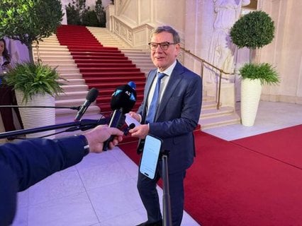 Außenminister Johann Wadephul (CDU) trifft zum Außenministertreffen der Organisation für Sicherheit und Zusammenarbeit in Europa (OSZE) ein und spricht zu Journalisten.