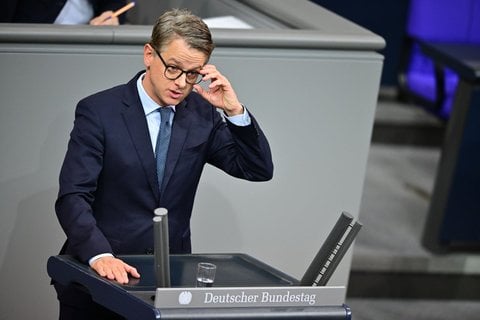 Carsten Linnemann, CDU-Generalsekretär, spricht in der Sitzung des Bundestags.