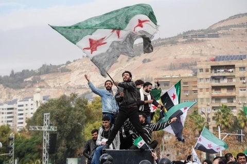 Syrer feiern auf dem Umajaden-Platz im Zentrum von Damaskus.