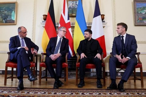 Bundeskanzler Friedrich Merz (l-r), der britische
Premierminister Keir Starmer, der ukrainische Präsident Wolodymyr Selenskyj und
der französische Präsident Emmanuel Macron treffen sich in der Downing Street
10.