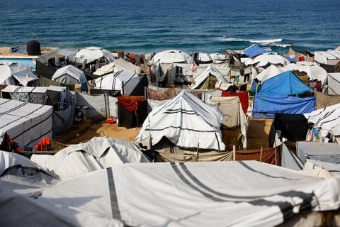 Zeltlager in Deir Al-Balah an der Küste des Gazastreifens.