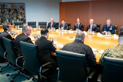 Start der Beratungen im Kanzleramt über einen möglichen Waffenstillstand in der Ukraine.