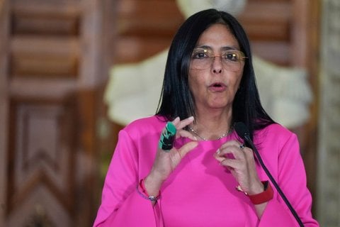 Die venezolanische Vizepräsidentin Delcy Rodríguez spricht im Außenministerium zur Presse.