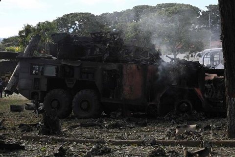 Ein ausgebranntes Raketenabwehrfahrzeug ist am 3. Januar 2026 auf dem Luftwaffenstützpunkt La Carlota in Caracas zu sehen.