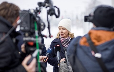 Bahnchefin Evelyn Palla gibt in Hannover ein Statement.