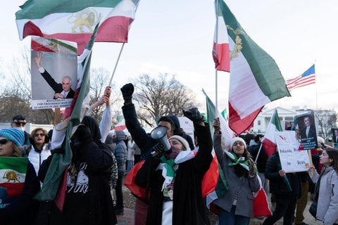 Exiliraner weltweit haben am Wochenende gegen das Regime in Teheran demonstriert. Hier in Washington in den USA. 