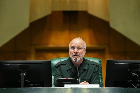 Von Khane Melat, der Nachrichtenagentur des iranischen Parlaments, zur Verfügung gestelltes Handout zeigt Mohammed Bagher Ghalibaf, Irans Parlamentspräsident, in einer Sitzung des Parlaments.