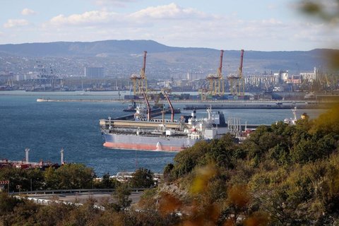 Auf diesem Foto vom Oktober 2022 ist der Hafen von Noworossijsk im Sheskharis-Komplex der Chernomortransneft JSC zu sehen.