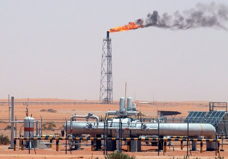 Saudi-Arabien: Technische Anlagen stehen auf einem Ölfeld, das rund 160 Kilometer von Riad entfernt liegt.