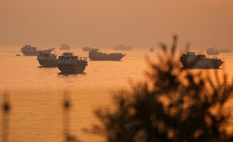 Schiffe in der Straße von Hormus, aufgenommen am 16. Januar von Musandam (Oman) aus.