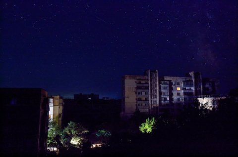 Wohngebäude auf der Krim. In den russisch besetzten Gebieten der Ukraine kommt es immer wieder zu Stromausfällen.