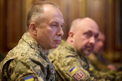 Olexander Syrskyj, Oberbefehlshaber der ukrainischen Streitkräfte, ist bei einer Besprechung zu sehen.